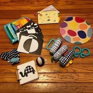 Lovevery The Looker Play Kit, 0-12 weeks